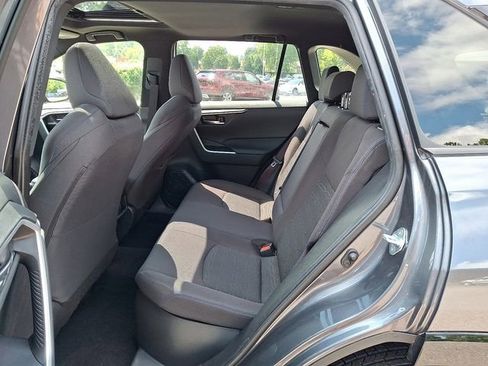 Used 2022 Toyota RAV4 SE image 13