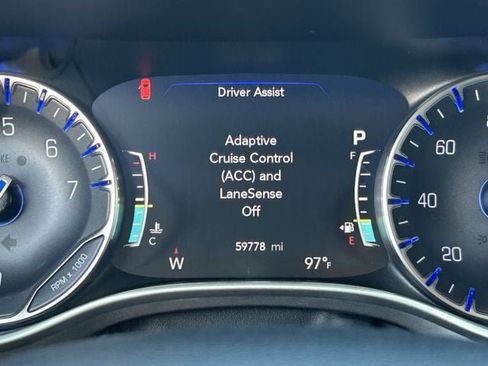 Used 2024 Chrysler Pacifica Touring-L FWD image 31