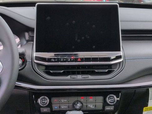 New 2026 Jeep Compass Latitude AWD/4WD image 17