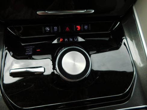 New 2024 Jeep Wagoneer 4WD w/ Premium Group I image 23