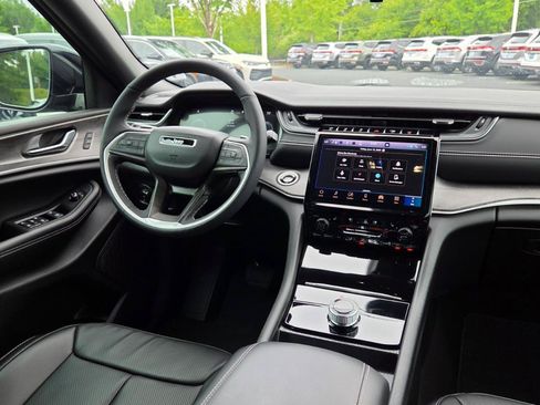 Used 2025 Jeep Grand Cherokee Limited w/ Luxury Tech Group II RWD image 63
