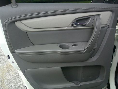 Used 2015 Chevrolet Traverse LT FWD image 16