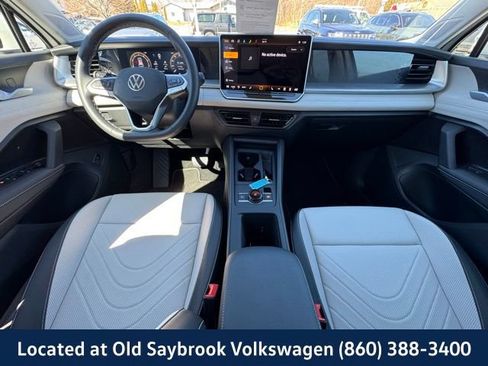 Used 2025 Volkswagen Tiguan SE AWD/4WD image 13