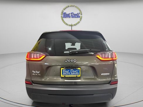 Used 2021 Jeep Cherokee Latitude w/ Mopar Interior Package AWD/4WD image 4