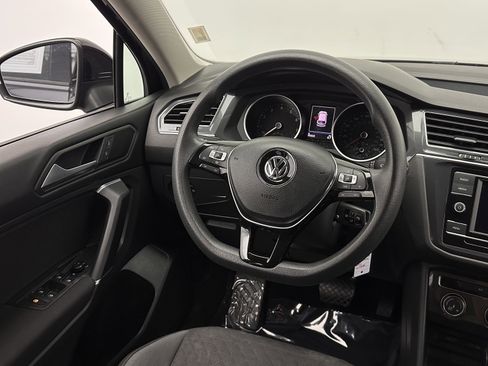 Used 2020 Volkswagen Tiguan S image 24
