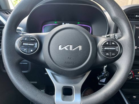 Used 2025 Kia Soul LX w/ LX Technology Package FWD image 28