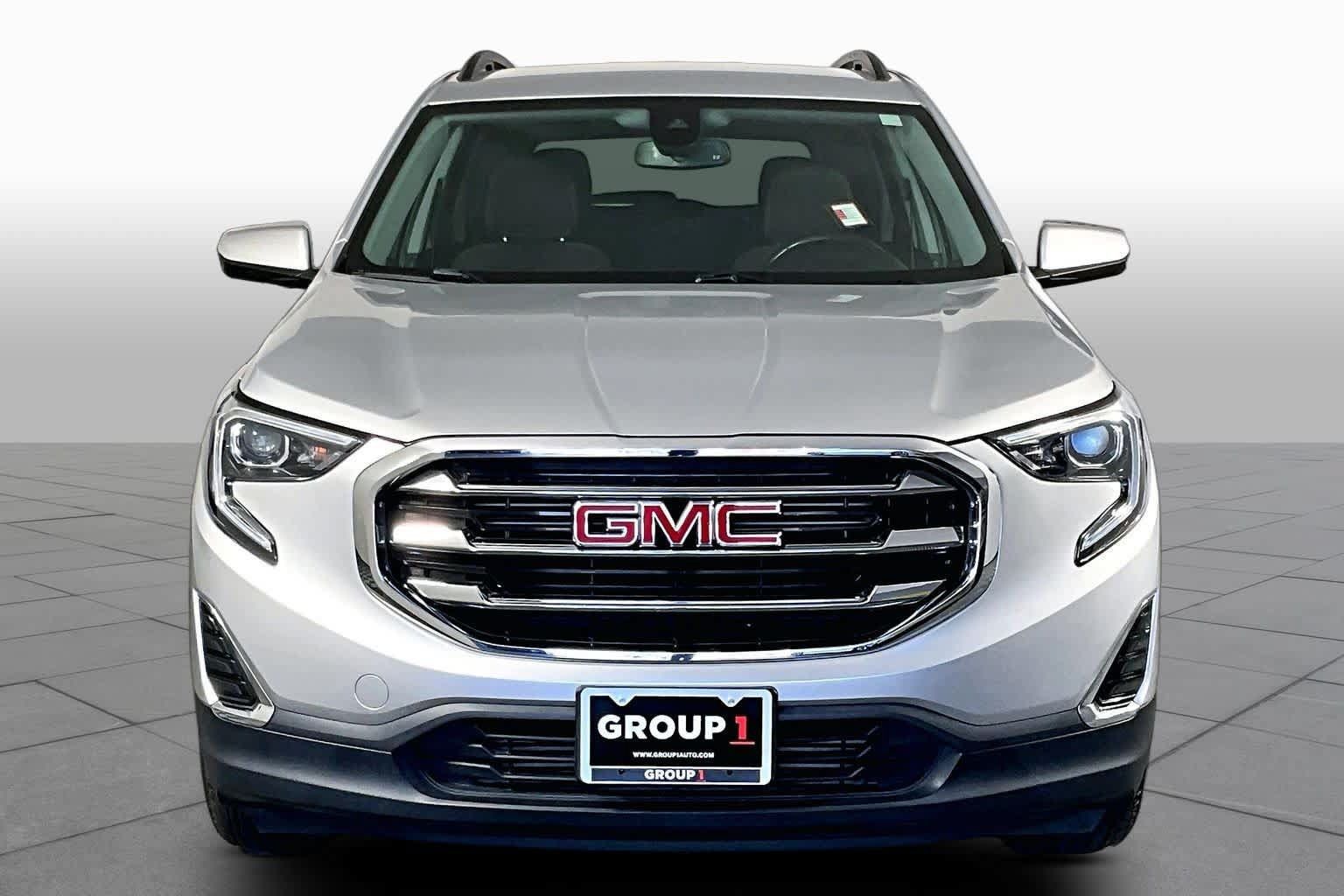 Used 2020 GMC Terrain SLE w/ Driver Convenience Package FWD image 4