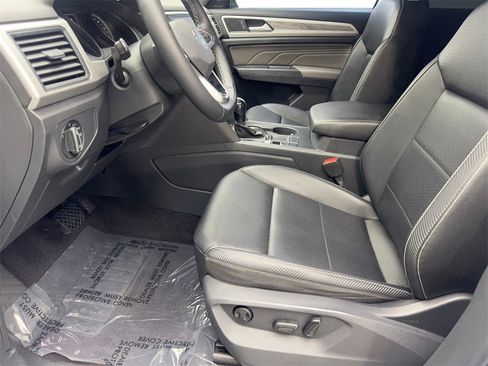 Used 2021 Volkswagen Atlas Cross Sport SE image 26