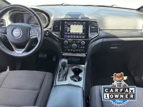 Used 2019 Jeep Grand Cherokee Laredo AWD/4WD image 15