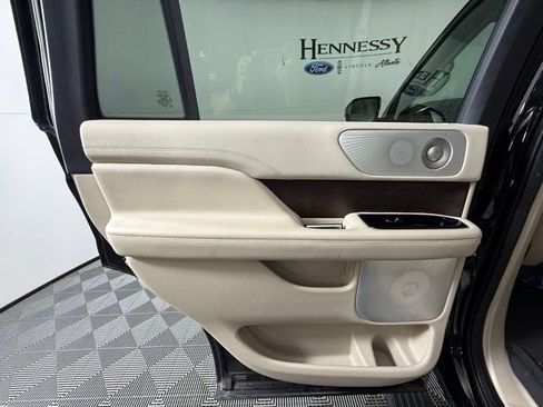 Used 2019 Lincoln Navigator Reserve AWD/4WD image 23