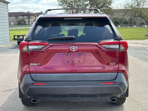 Used 2021 Toyota RAV4 XLE image 5