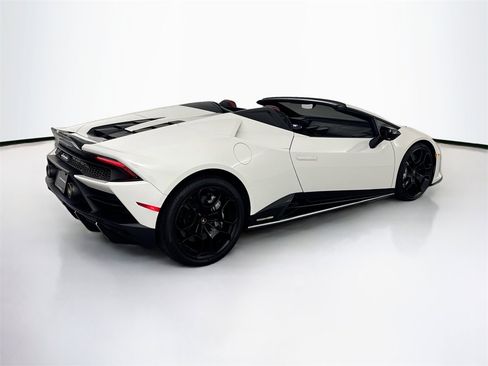 Used 2020 Lamborghini Huracan EVO image 5