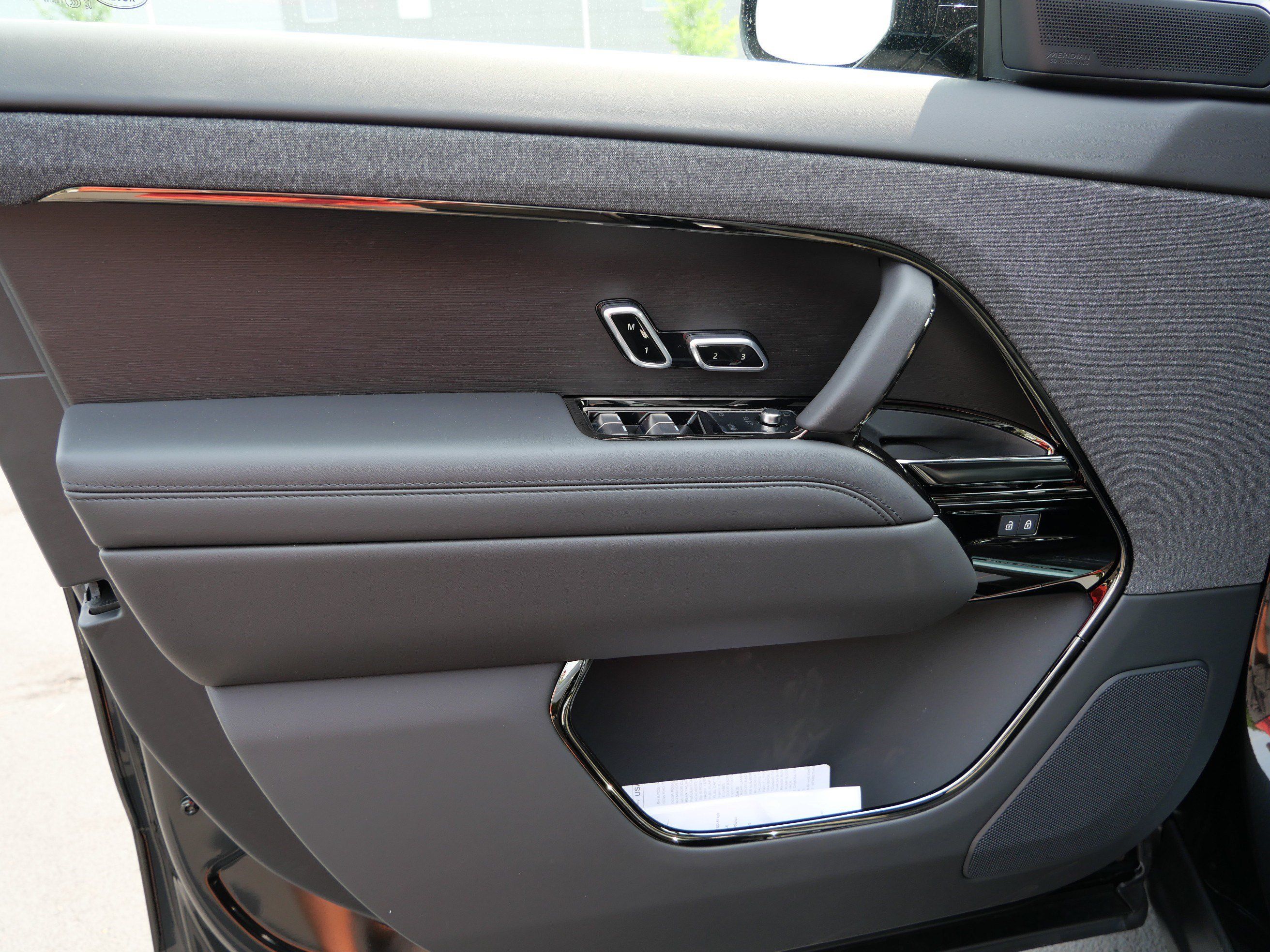 New 2026 Land Rover Range Rover Sport Dynamic SE AWD/4WD image 4