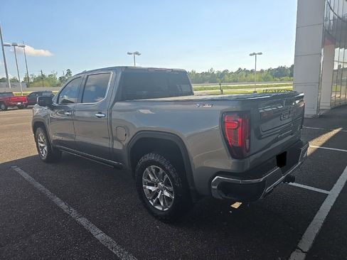 Used 2021 GMC Sierra 1500 SLT image 2