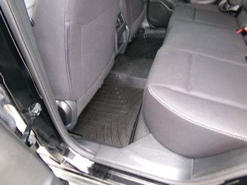 Used 2023 Nissan Rogue S FWD image 19
