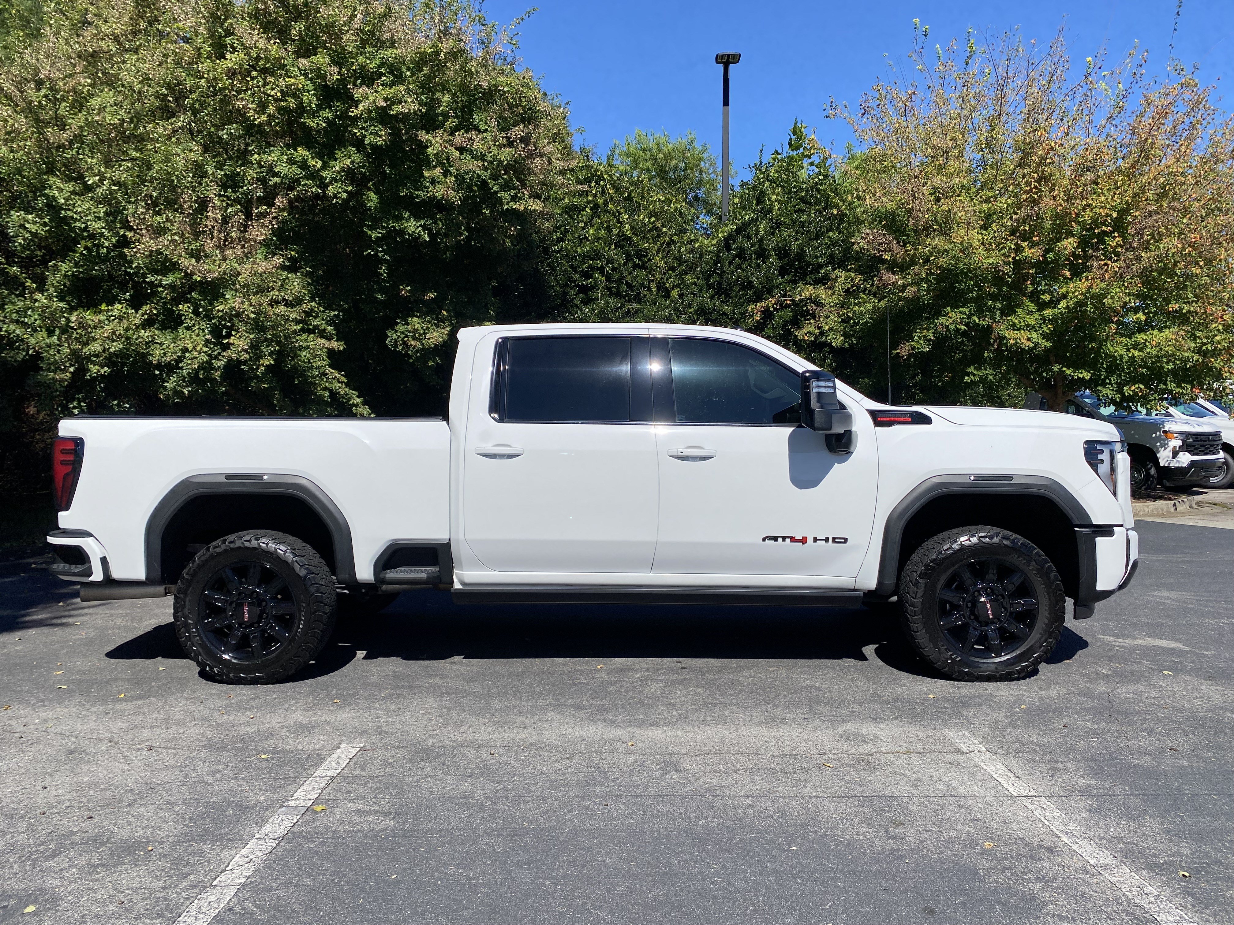Used 2024 GMC Sierra 2500 AT4 w/ AT4 Premium Plus Package AWD/4WD image 10