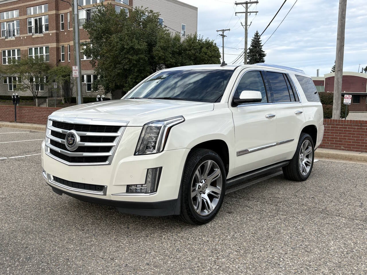 Used 2015 Cadillac Escalade Premium AWD/4WD image 3