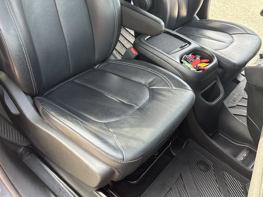 Used 2022 Chrysler Pacifica Touring-L w/ S Appearance Package FWD image 34