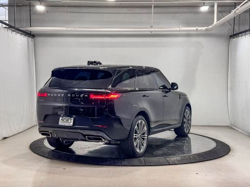 Used 2025 Land Rover Range Rover Sport SE AWD/4WD image 4