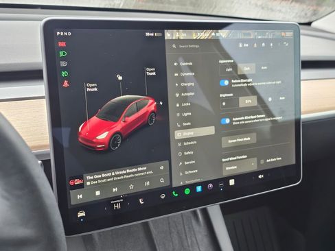 Used 2021 Tesla Model Y Long Range image 36