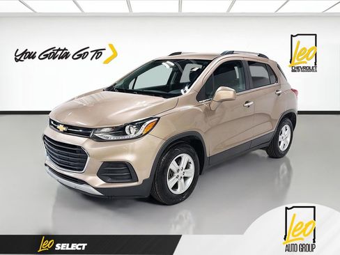 Used 2018 Chevrolet Trax LT w/ LT Convenience Package image 1