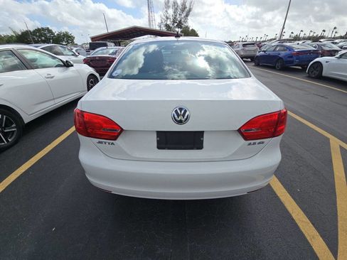 Used 2011 Volkswagen Jetta SE image 2