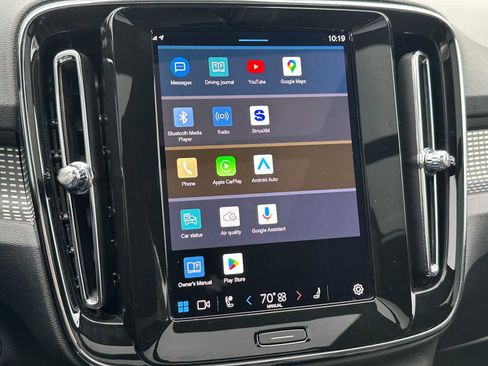 Certified 2025 Volvo XC40 B5 Plus AWD/4WD image 26