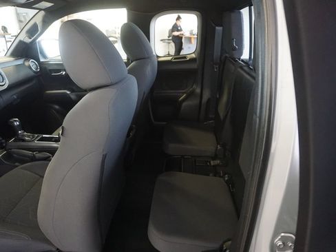 Used 2019 Toyota Tacoma TRD Sport AWD/4WD image 18