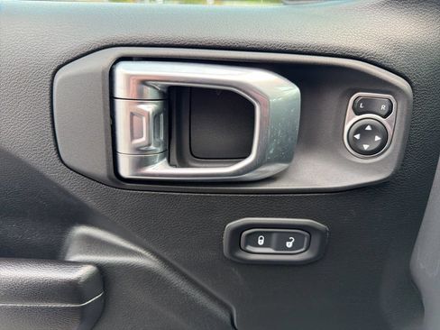 Used 2021 Jeep Wrangler Unlimited Sport AWD/4WD image 24