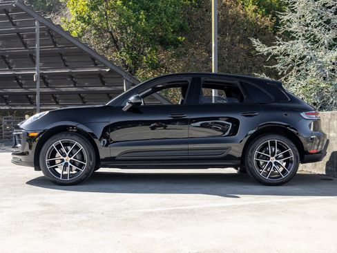 Certified 2023 Porsche Macan AWD/4WD image 2
