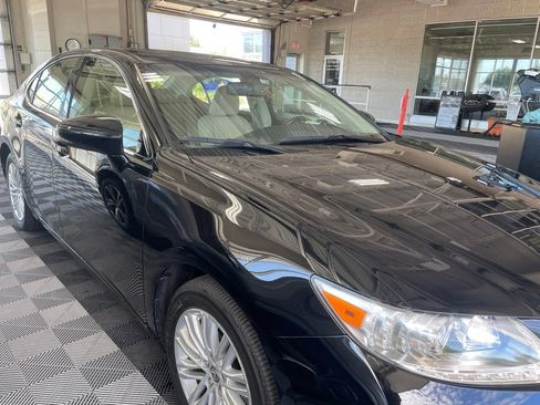 Used 2013 Lexus ES 350 w/ Luxury Pkg FWD image 17