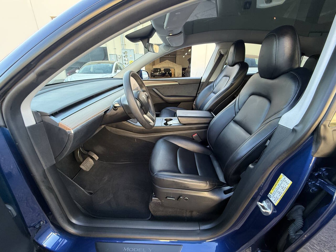 Used 2024 Tesla Model Y Long Range AWD/4WD image 19