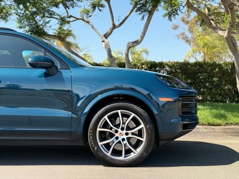 Used 2025 Porsche Cayenne AWD/4WD image 10