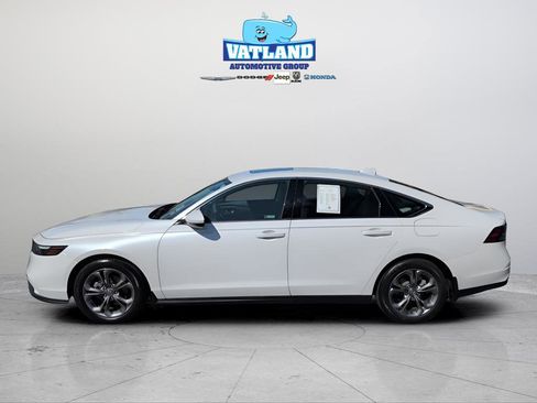 Used 2024 Honda Accord EX image 2