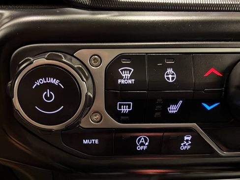 Used 2023 Jeep Wrangler Unlimited Sahara AWD/4WD image 37