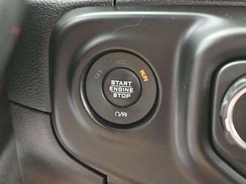 Used 2020 Jeep Wrangler Unlimited Sahara AWD/4WD image 24