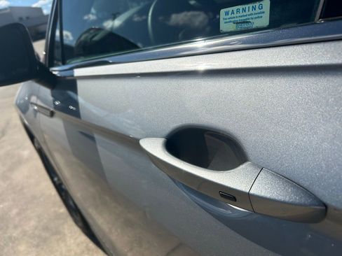 Used 2022 Volkswagen Tiguan SE image 27