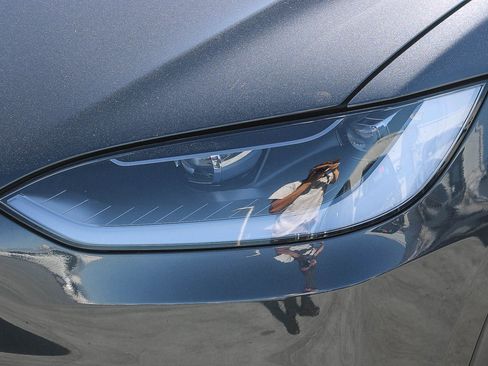 Used 2024 Tesla Model X image 5