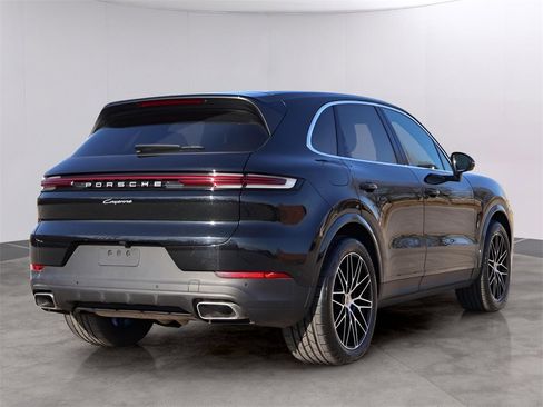 Used 2025 Porsche Cayenne w/ Premium Package image 8