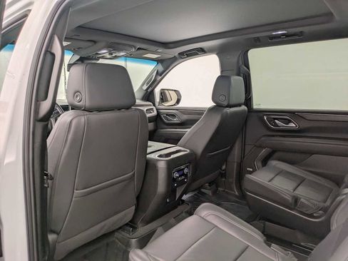 Used 2024 Chevrolet Suburban Z71 image 17