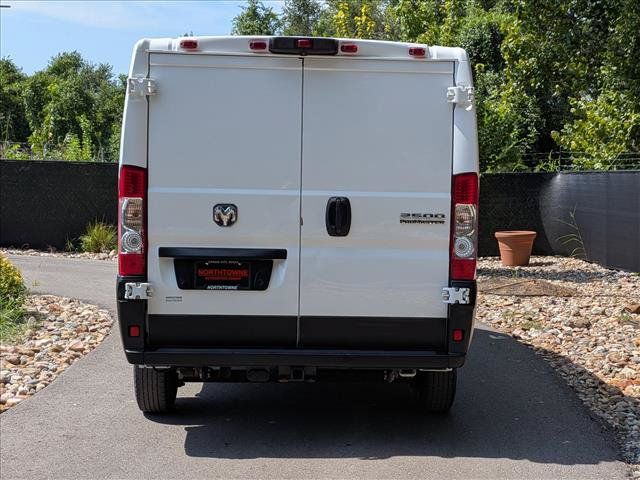 Used 2023 RAM ProMaster 2500 w/ Driver Convenience Group FWD image 4
