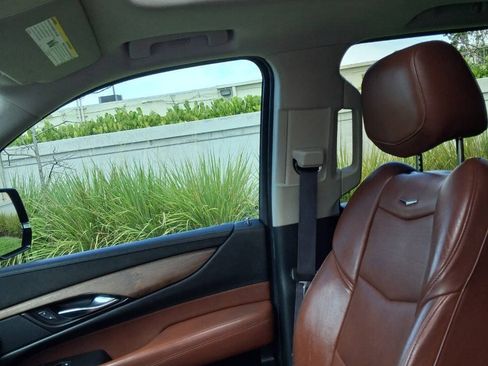 Used 2015 Cadillac Escalade ESV Premium AWD/4WD image 16