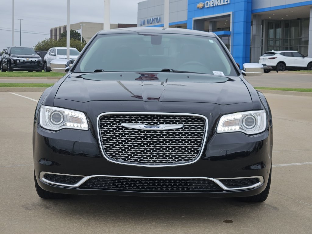 Used 2020 Chrysler 300 Touring w/ Chrome Appearance Package RWD image 2
