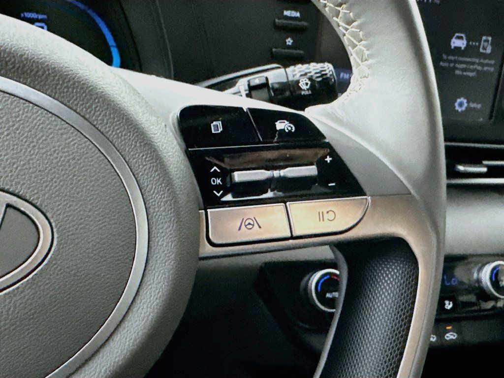 Used 2025 Hyundai Elantra Sport FWD image 26