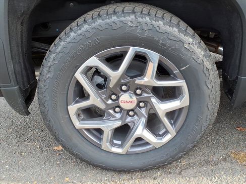 New 2026 GMC Sierra 1500 SLT image 7