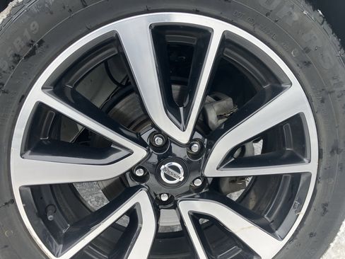 Used 2019 Nissan Rogue SL w/ Premium Package image 9