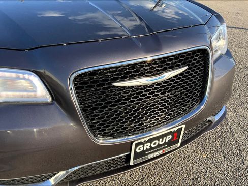 Used 2021 Chrysler 300 Touring image 29
