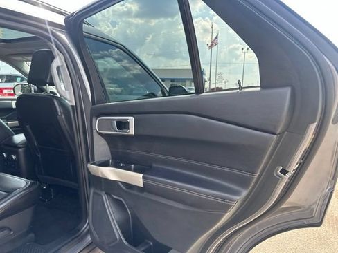 Used 2021 Ford Explorer XLT w/ Equipment Group 202A RWD image 16