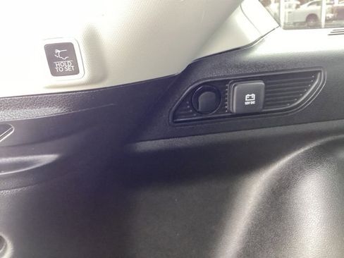 Certified 2023 Jeep Grand Cherokee Limited image 16