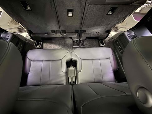 Used 2025 Land Rover Range Rover Long Wheelbase Autobiography image 61